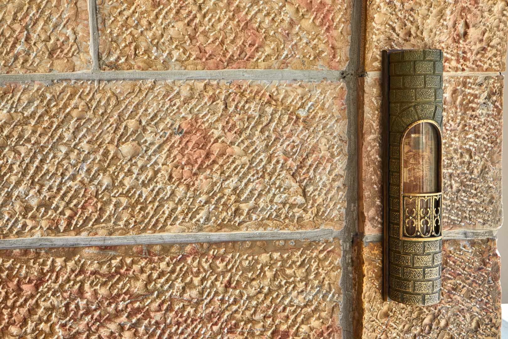 mezuzah-at-the-entrance-to-the-area-near-western-w-2025-03-08-13-44-17-utc