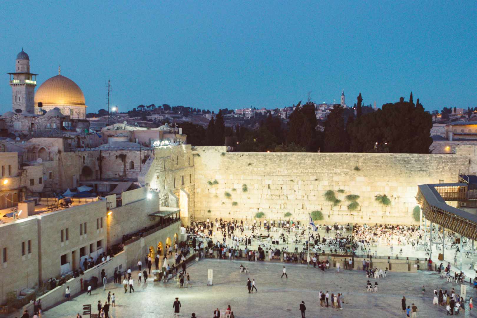 western-wall-at-night-beautiful-religious-holy-pl-2025-01-07-12-13-16-utc